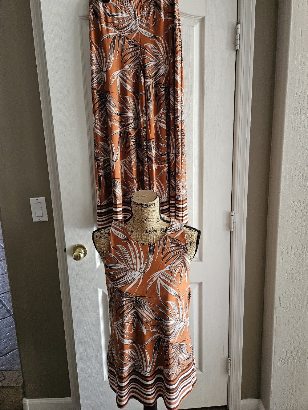 NWT ☆ Vince Camuto 2 Piece Pants + Top, Size Large & Medium Petite, STUNNING!
